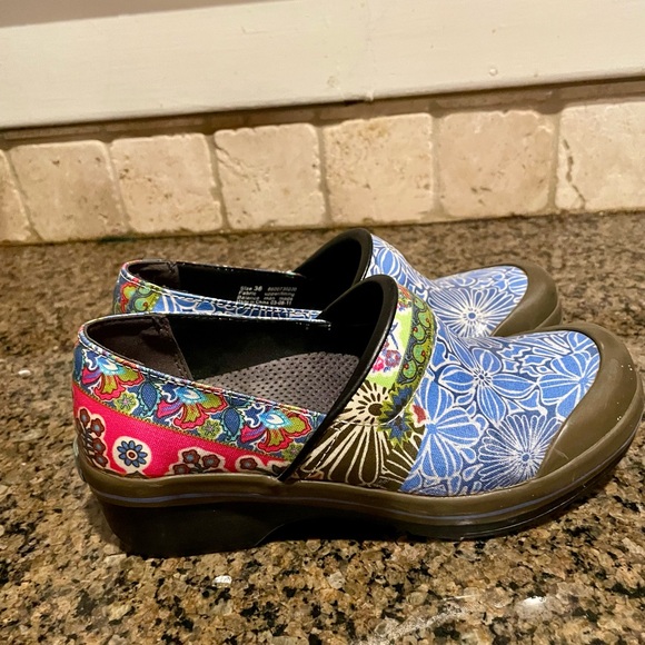 Dansko Shoes - Dansko Women’s Clogs, size 5.5